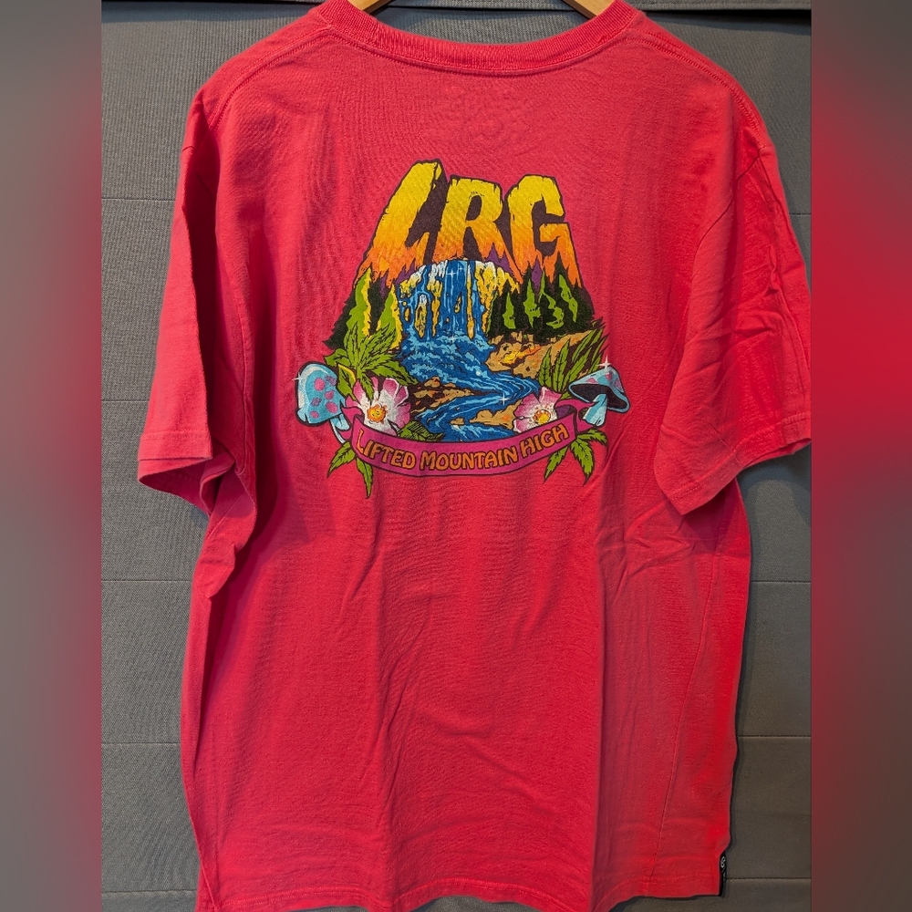 Vintage LRG 'Lifted Mountain High' Y2K T-Shirt